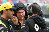 Renault not rushing to replace Ricciardo