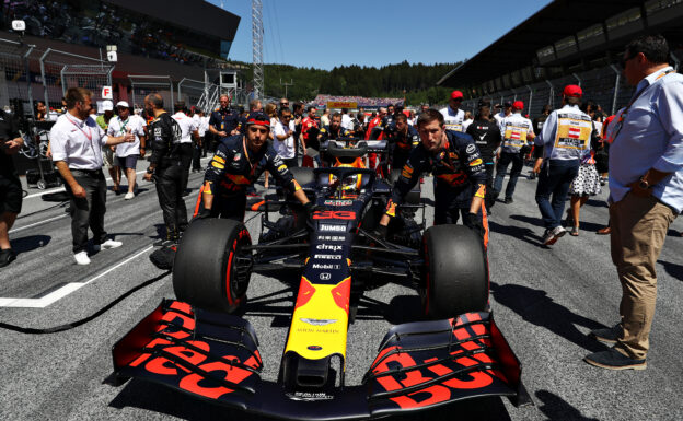 Toro Rosso Garage Tour with Chief Mechanic - Domiziano