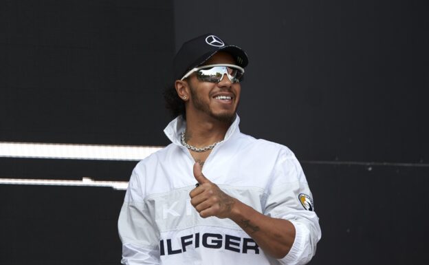 Hamilton hits back at critical Rosberg