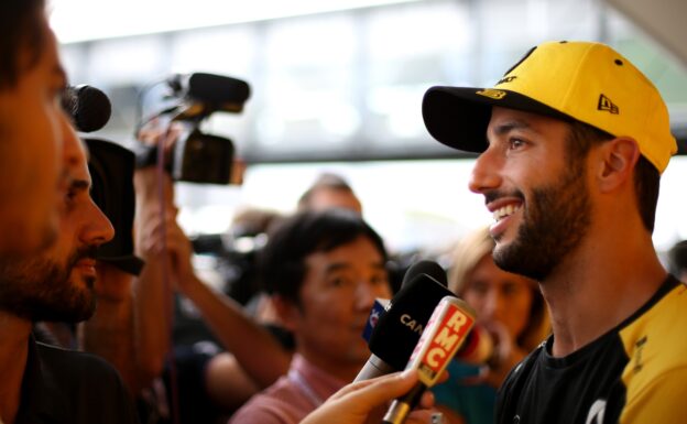 No 'top team' exit clause in Ricciardo contract