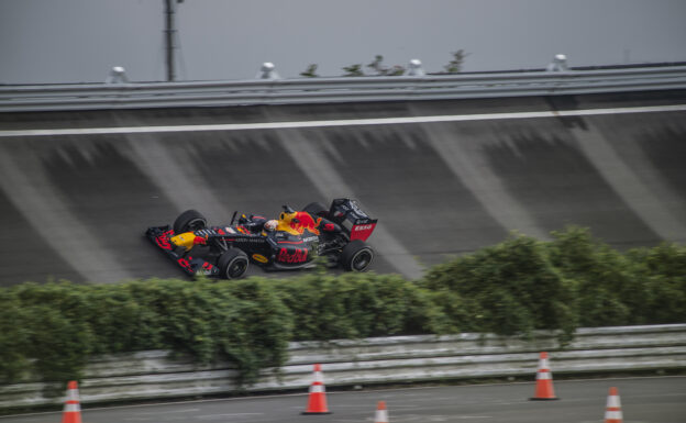 Onboard with Max Verstappen at the Honda Test Facility