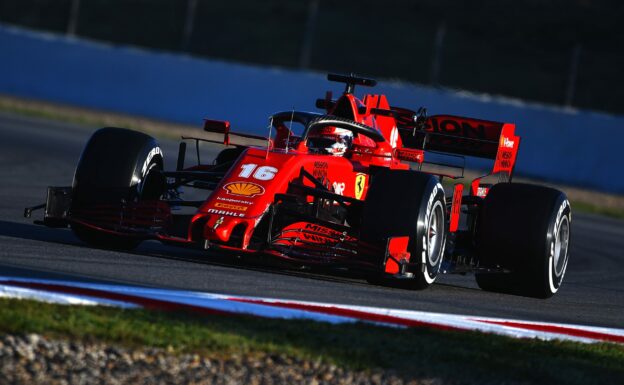 Wolff: Ferrari were 'bluffing' with test pace