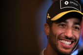 Ricciardo skips over Ferrari rumours