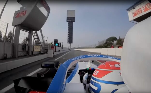 The first laps! Jump onboard the Williams FW43!