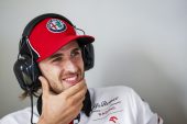 Giovinazzi not focused on current Vettel seat at Ferrari