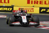 Father defends Magnussen over illegal radio penalty