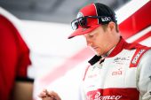 Raikkonen denies signing 2021 Alfa Romeo deal