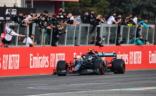 Mercedes to keep black livery in 2021