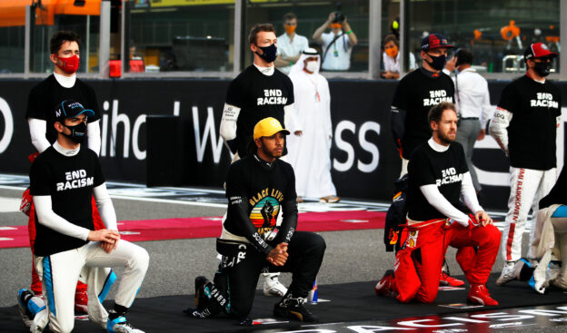 F1 CEO ends F1 'kneeling' ceremony