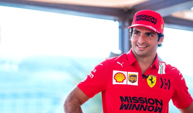 Sainz working hard on getting new Ferrari deal